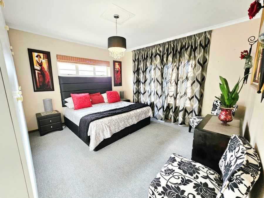 4 Bedroom Property for Sale in Bettys Bay Western Cape